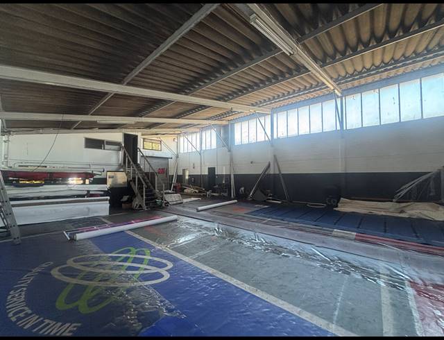 335M² WAREHOUSE TO LET IN STIKLAND INDUSTRIAL